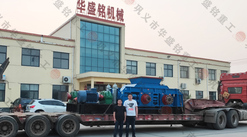 拼搏在线(中国)唯一官方网站2PGY1212对辊破碎机机成功发往洛阳